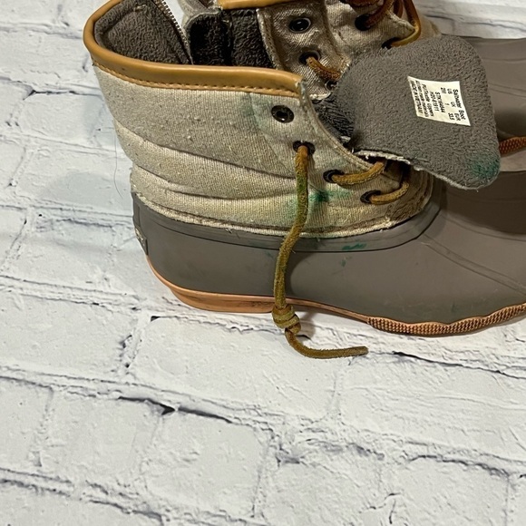 Sperry size 2 salt water boots - Picture 4 of 7